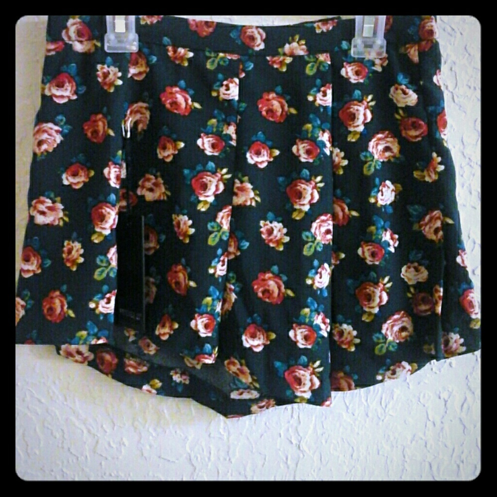 Forever 21 floral Woven shorts